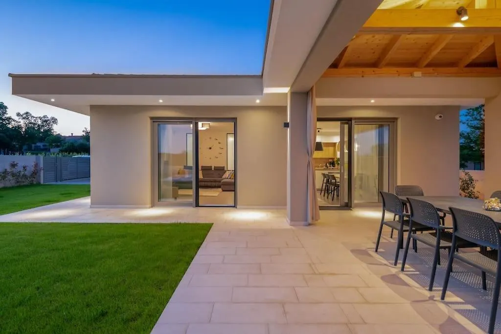 Villa Rhea, Marcana