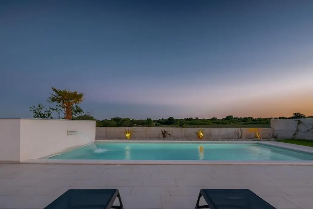 Villa Rhea, Marcana