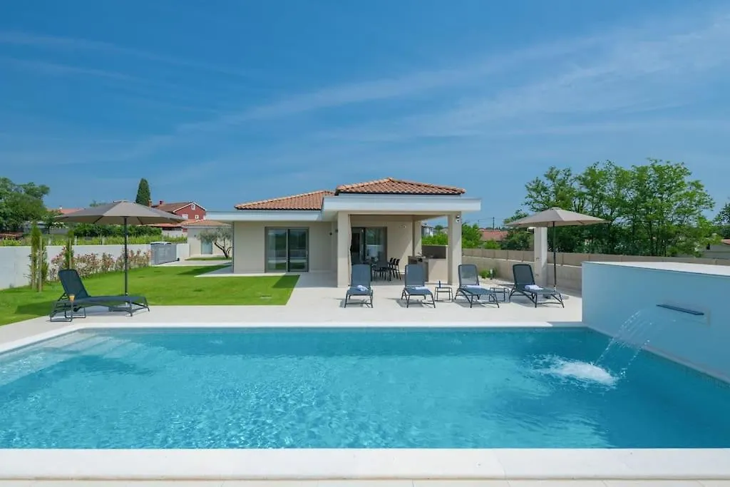 Villa Rhea, Marcana 0*,