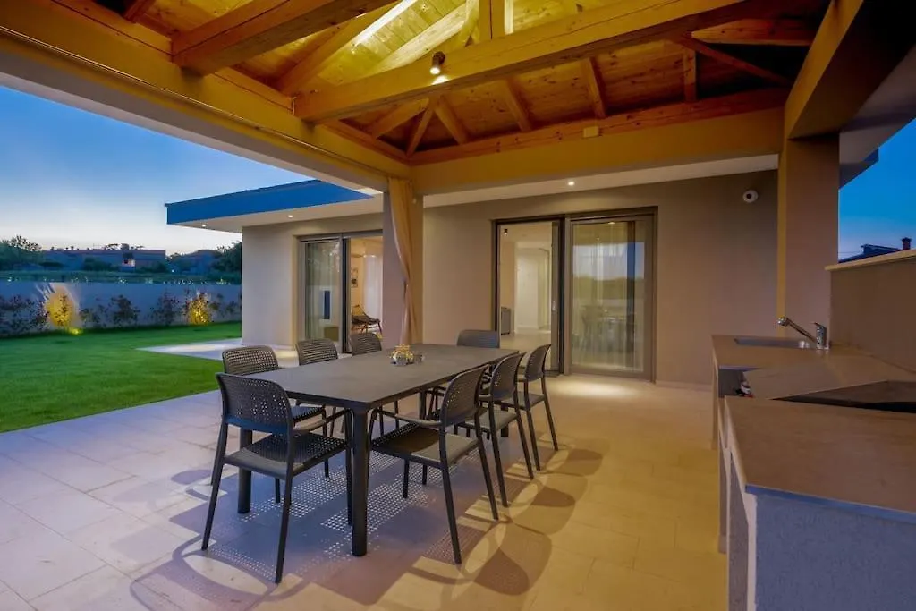 Villa Rhea, Marcana