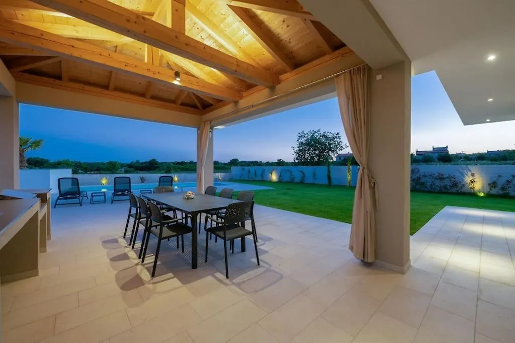 Villa Rhea, Marcana
