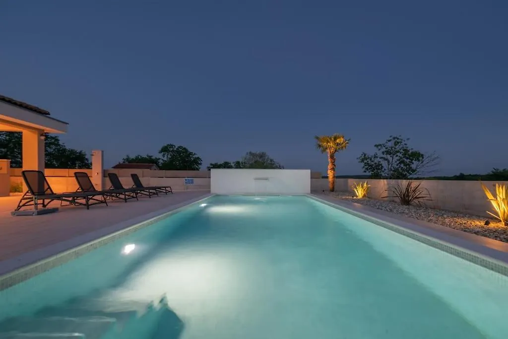 Villa Rhea, Marcana 0*,
