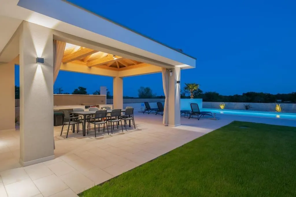 Villa Rhea, Marcana