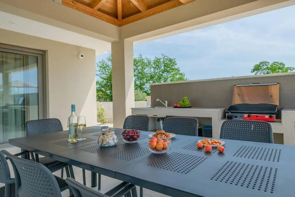 Villa Rhea, Marcana