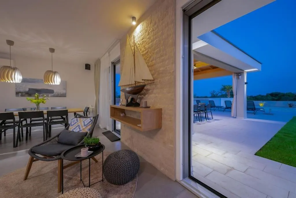 Villa Rhea, Marcana