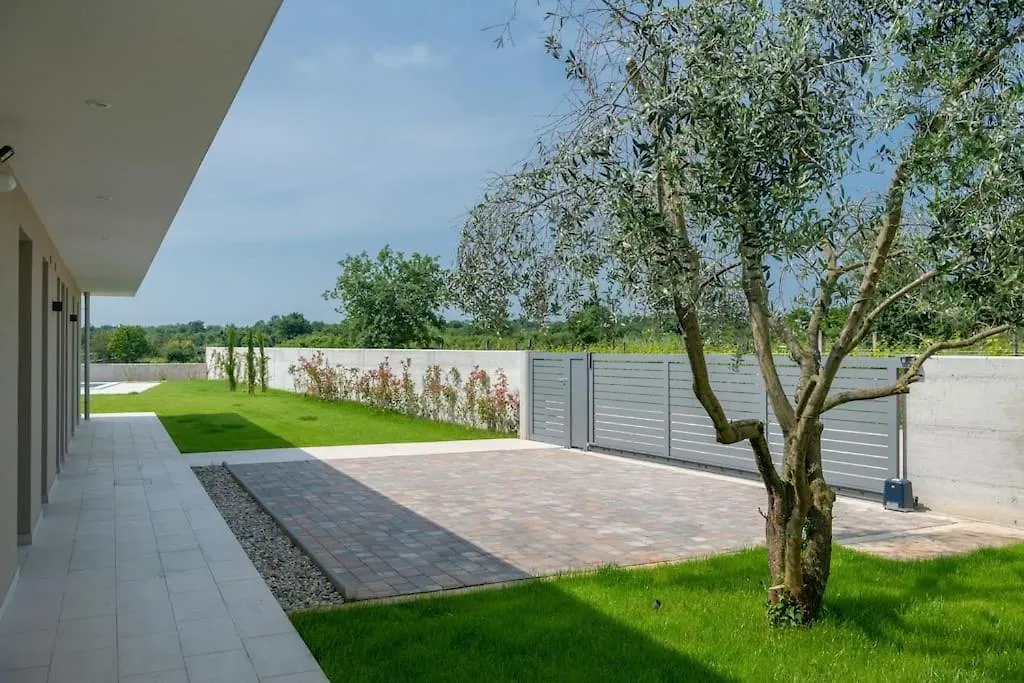 Villa Rhea, Marcana
