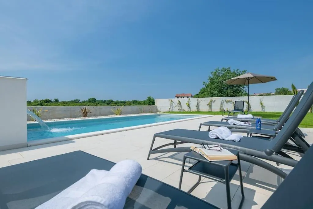 Villa Rhea, Marcana