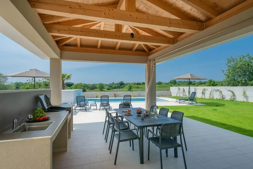 Villa Rhea, Marcana