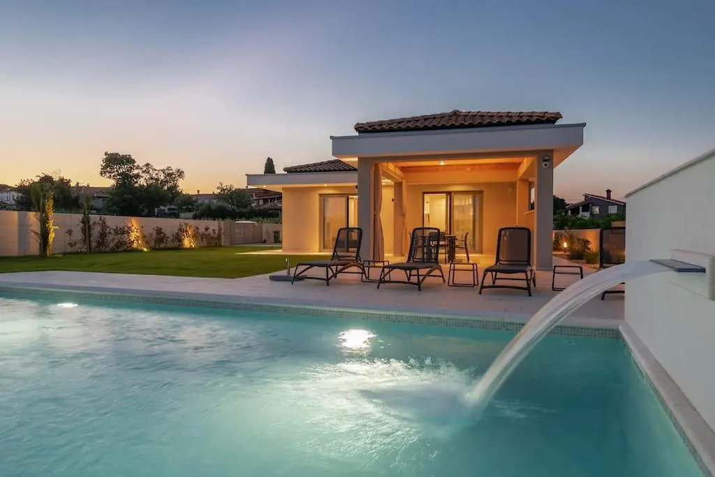 Villa Rhea, Marcana