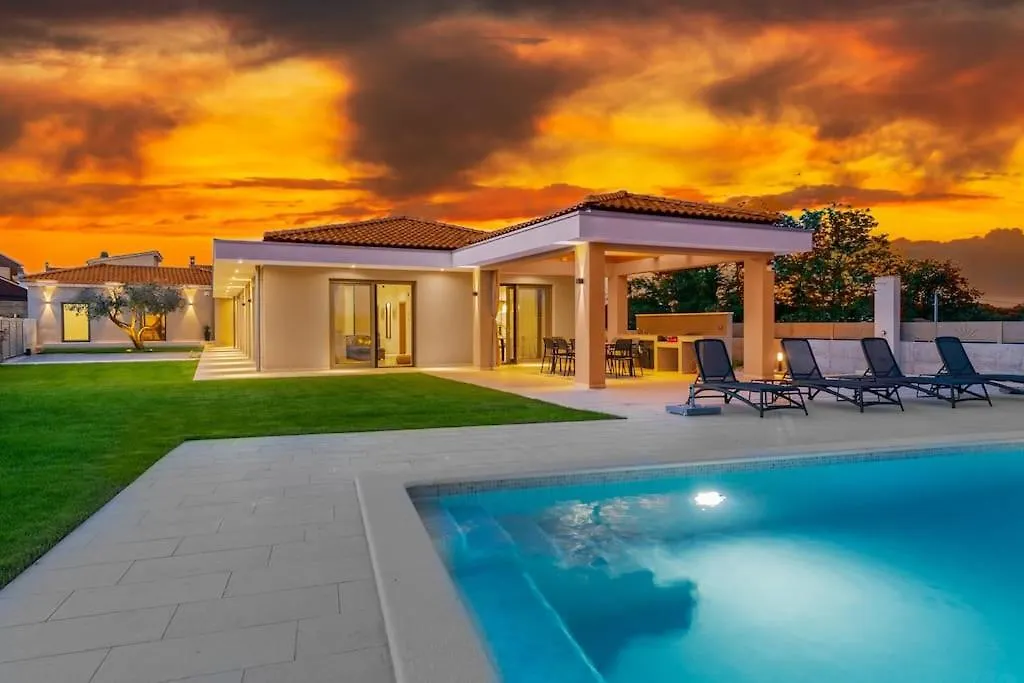 Villa Rhea, Marcana